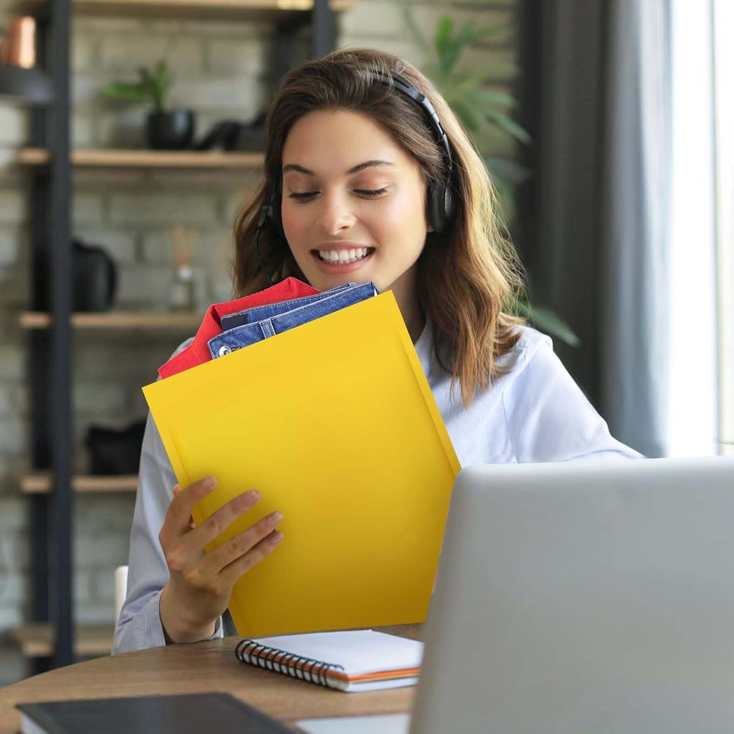 packbabol Kraft bubble mailers 10.5x15 Inch 50 Pack,Self-Sealing Paper Envelopes for Packaging,Strong Adhesion Envelope Mailers, Waterproof Cushioned Padded Shipping Bags Yellow #5