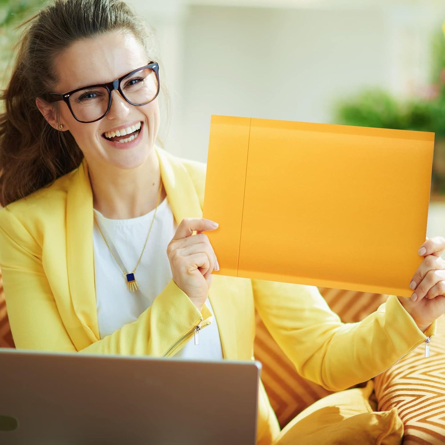 50 Pieces Metallic Padded Bubble Mailers Shipping Mailers Poly Mailers Foil Glitter Padded Envelopes Adhesive Seal Closure Envelopes Shipping Bags for Mailing Packing (Yellow, Simple Style)