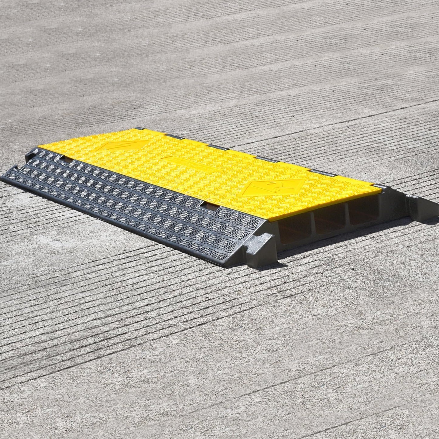 Rubber Cable Protector Ramp, Heavy Floor Cable Wire Cord Cover Speed Bumps 22000Lbs Load Capacity, Driveway Hose Cable Ramp Protective Cover for Indoor and Outdoor (3-Channel x 2Pcs)